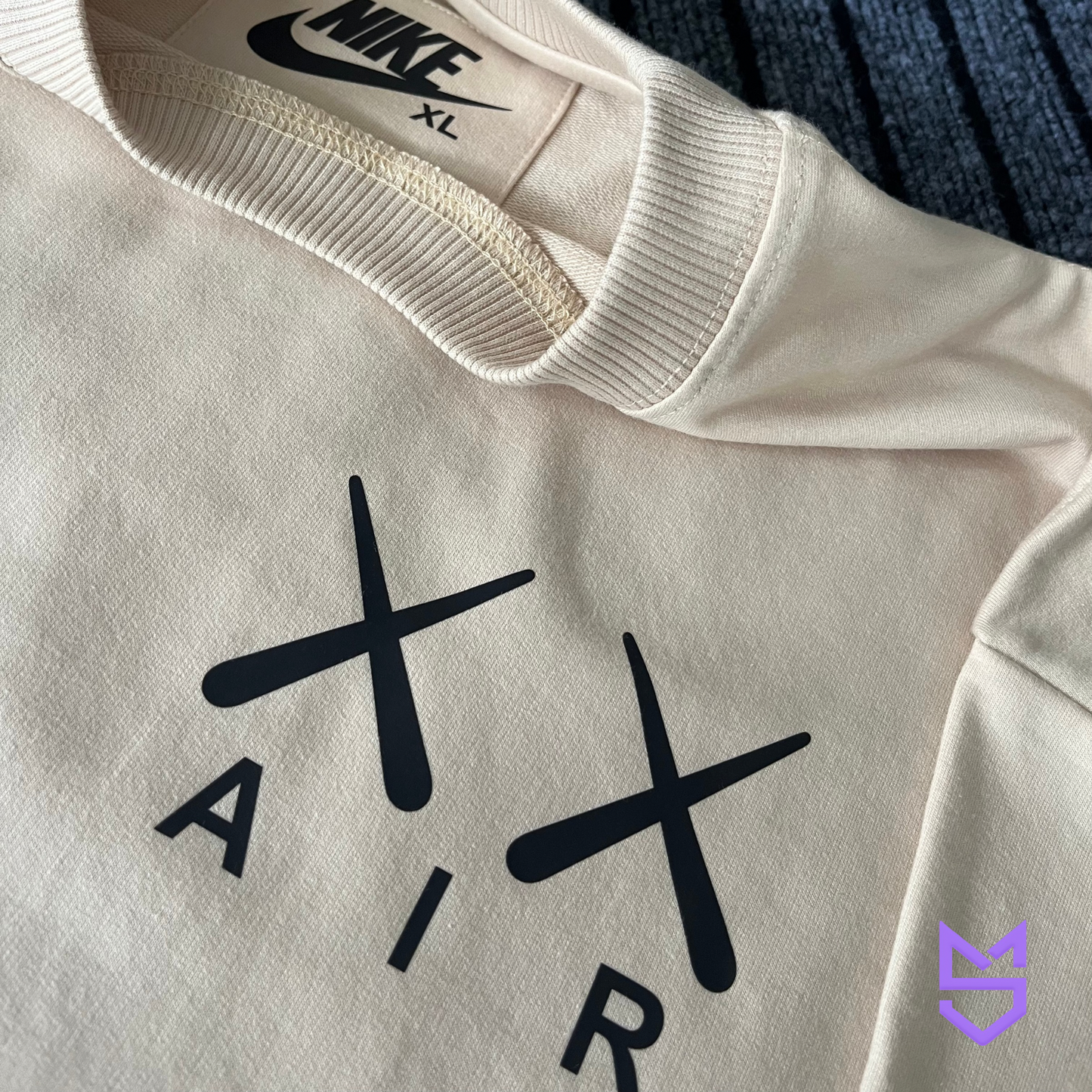 1044 LS Air Kaws